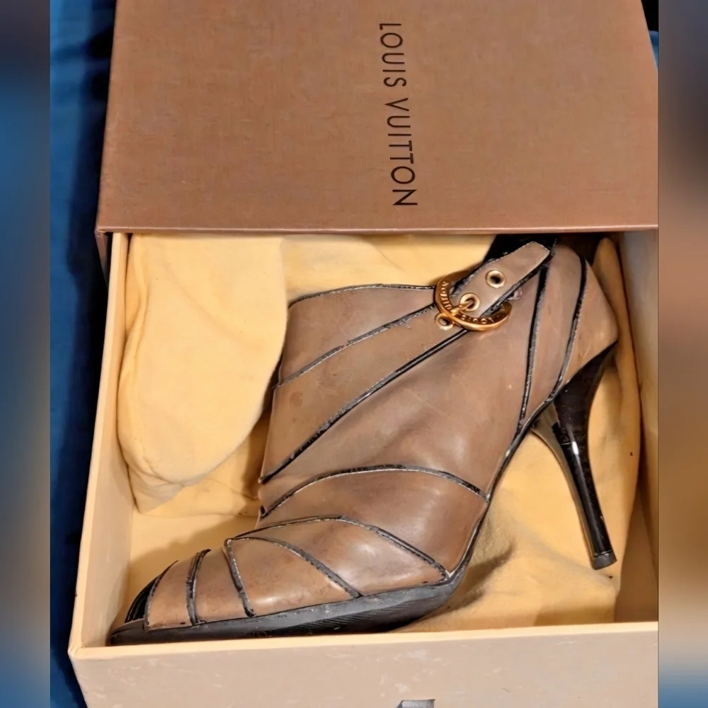 LOUIS VUITTON Boots Heel Leather Greige EU 35 / US Size 5
